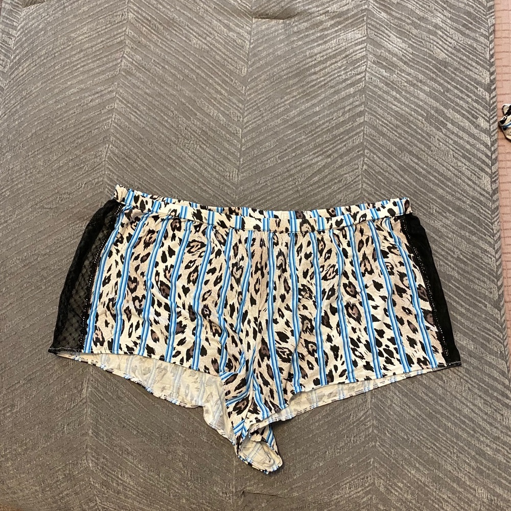 Victoria’ Secret Cheetah Sleep Set - Picture 5 of 6
